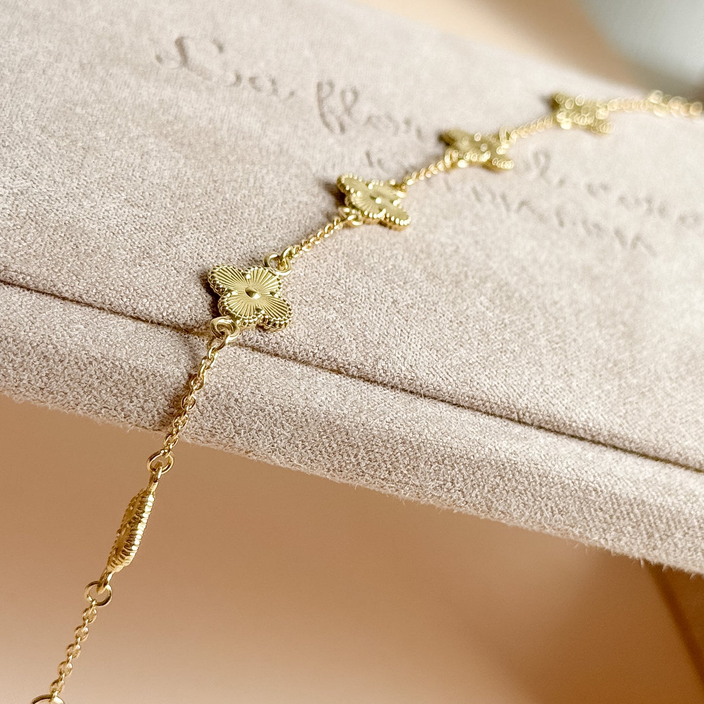 Pulsera Cinco Tréboles Texturizados de Oro 18K