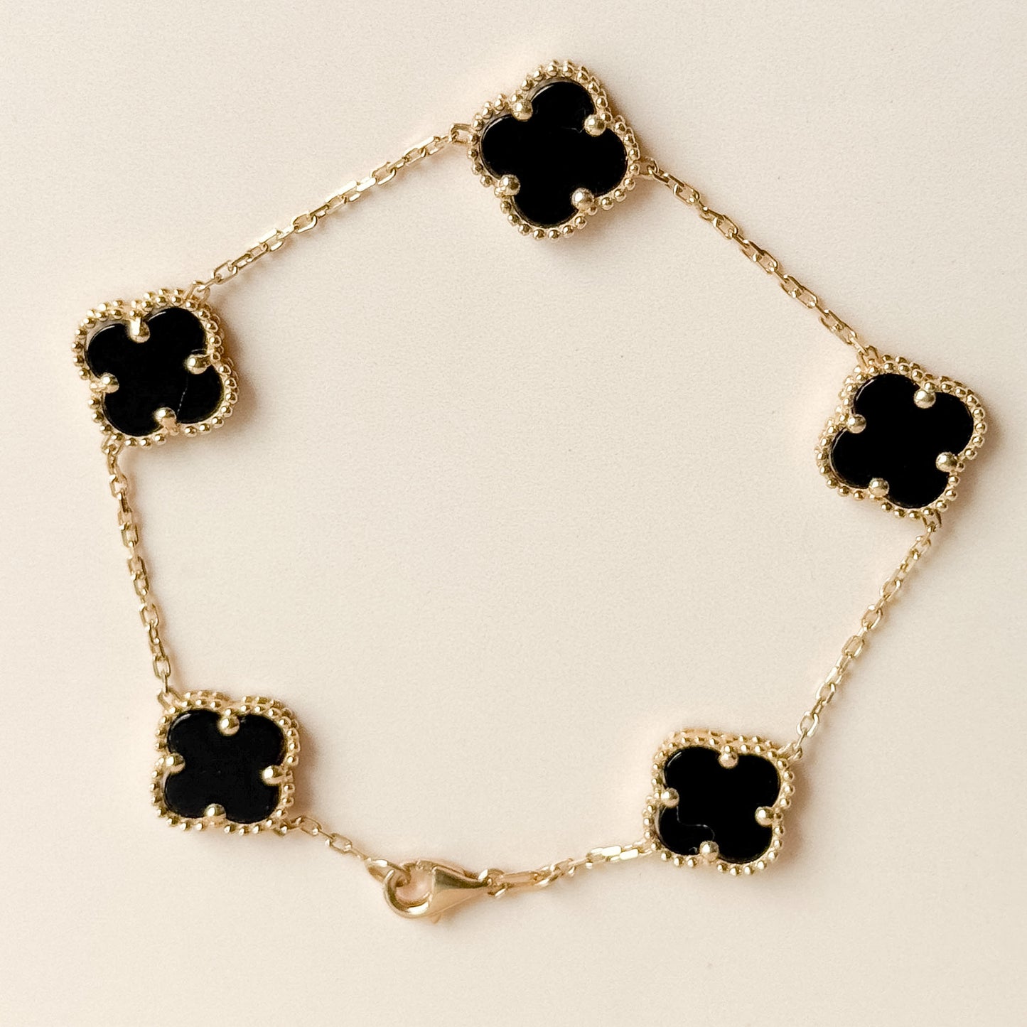 Pulsera Cinco Tréboles de Ónix en Oro 18K