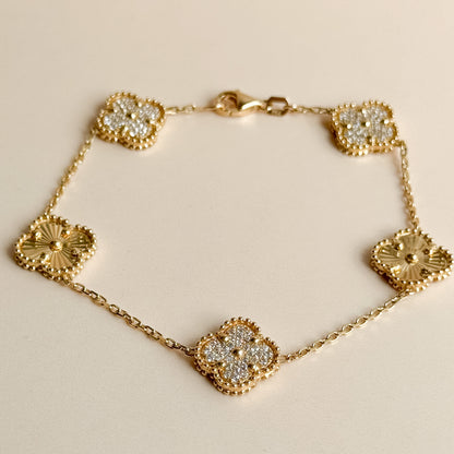 Pulsera Cinco Tréboles Pavé y Texturizados de Oro 18K