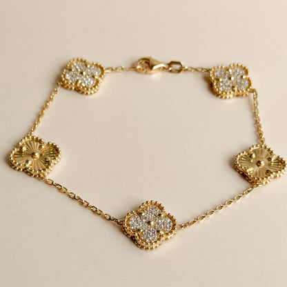 Pulsera Cinco Tréboles Pavé y Texturizados de Oro 18K