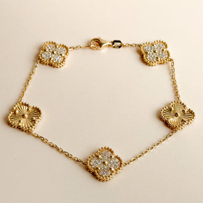 Pulsera Cinco Tréboles Pavé y Texturizados de Oro 18K