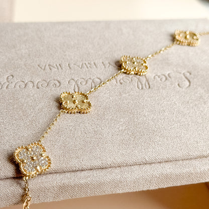 Pulsera Cinco Tréboles Pavé y Texturizados de Oro 18K