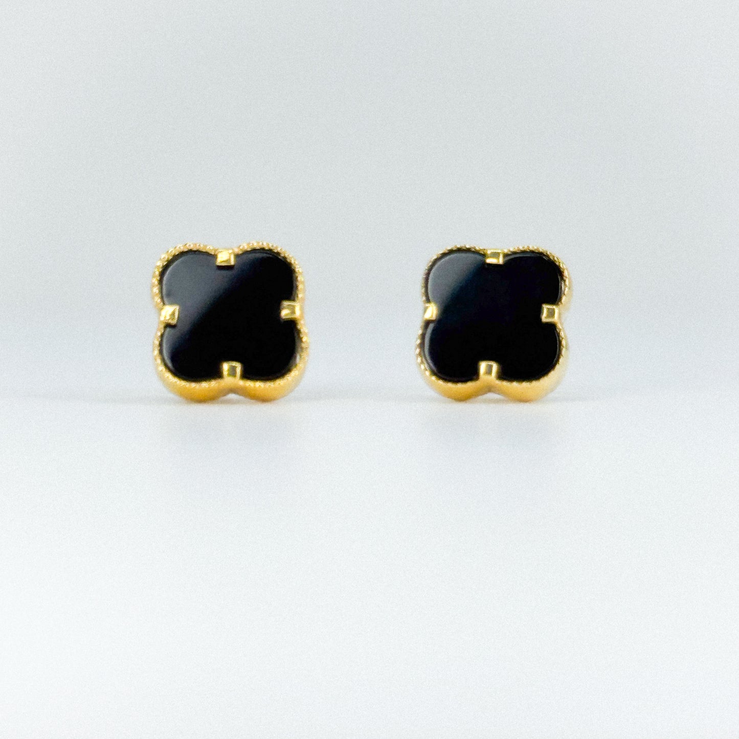 Aretes trébol ónix