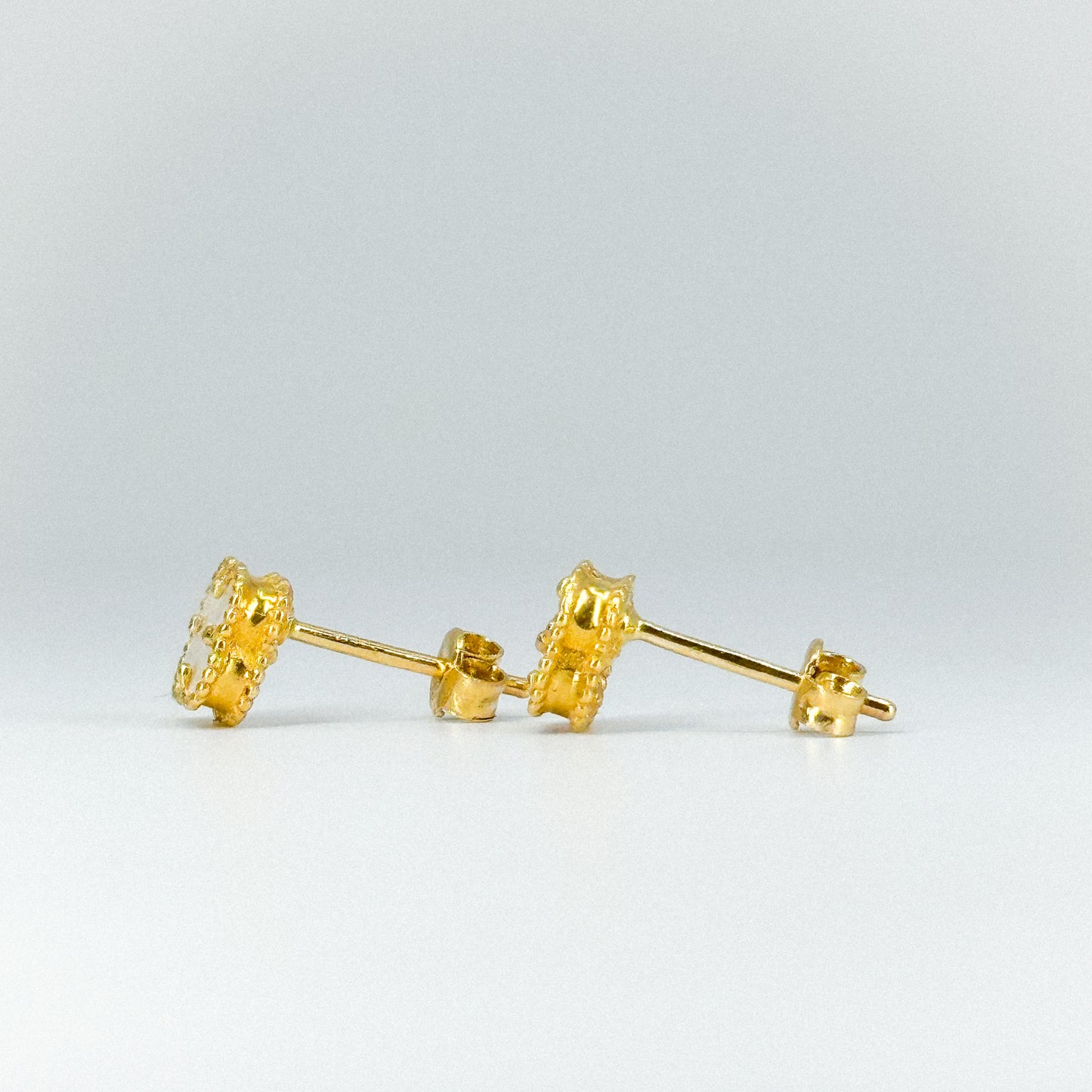 Aretes trébol nácar