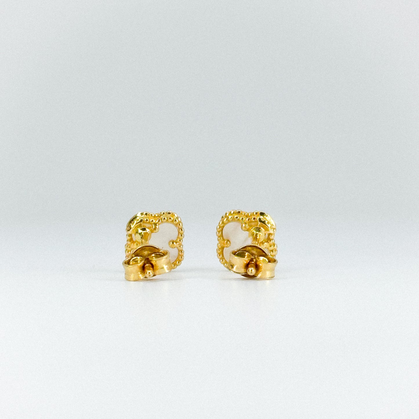 Aretes trébol nácar