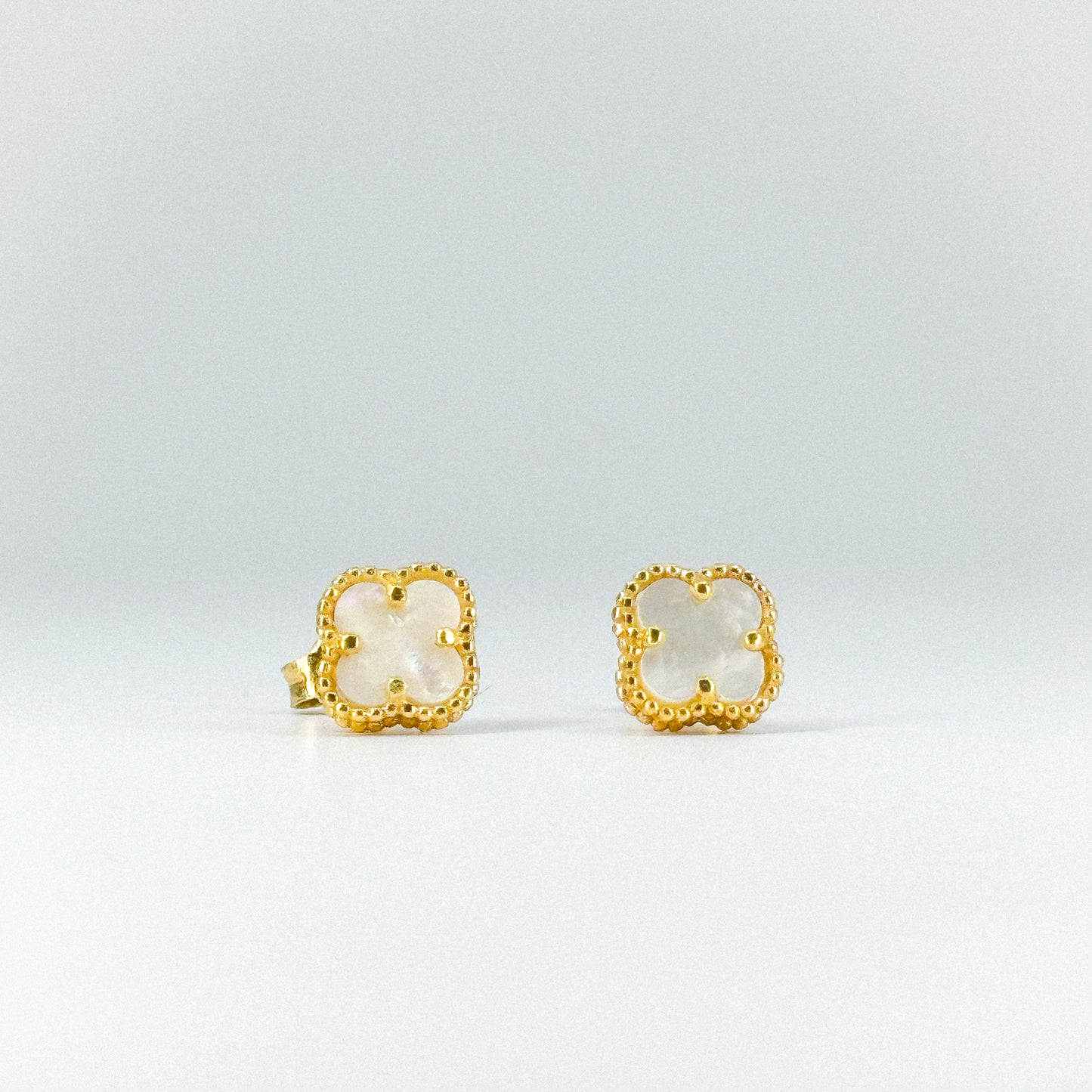 Aretes trébol nácar