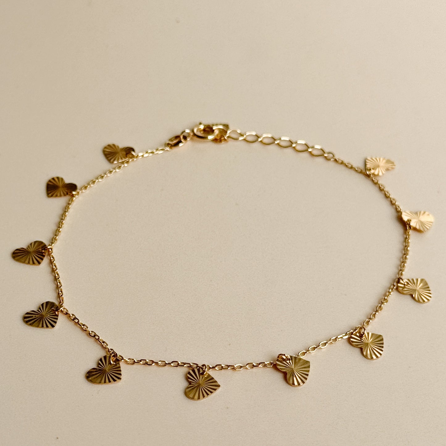 Pulsera Corazones Colgantes de Oro 18K