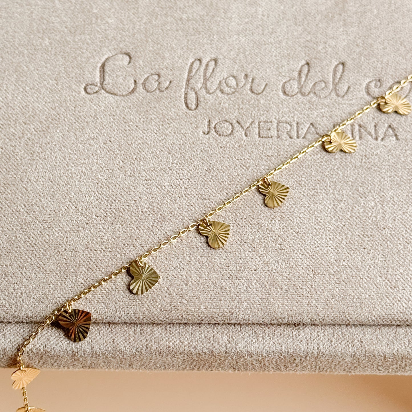 Pulsera Corazones Colgantes de Oro 18K