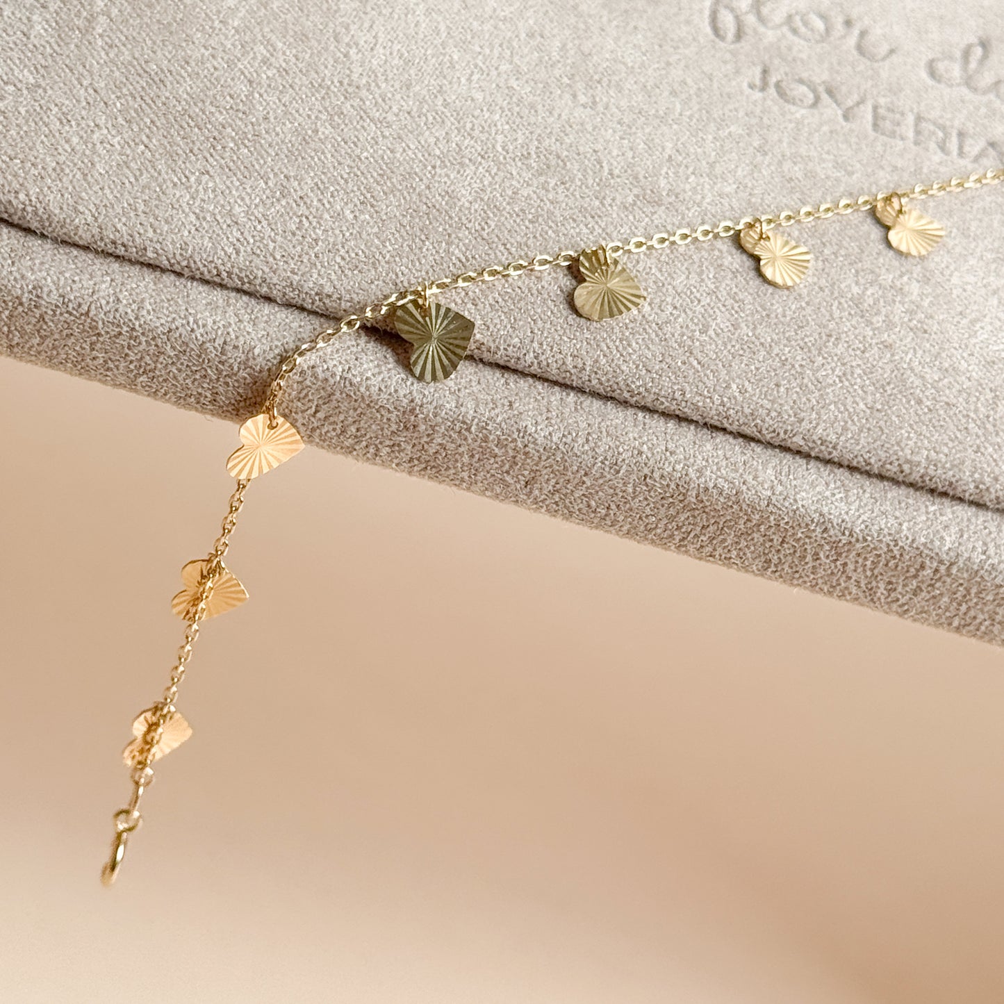 Pulsera Corazones Colgantes de Oro 18K