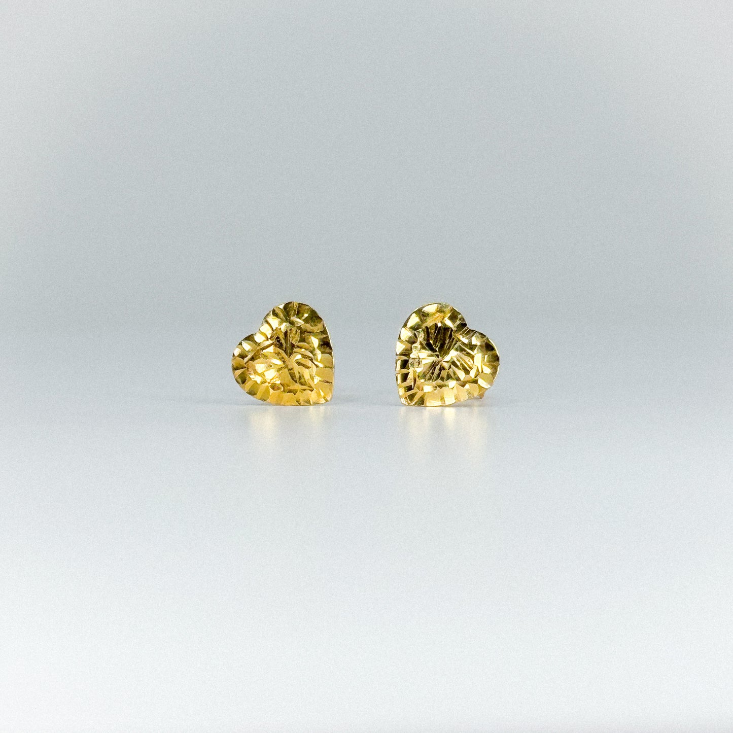 Aretes corazón facetado