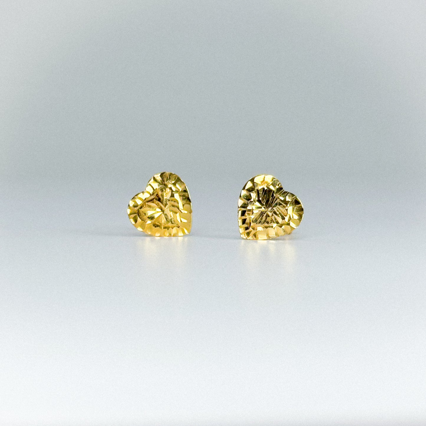 Aretes corazón facetado