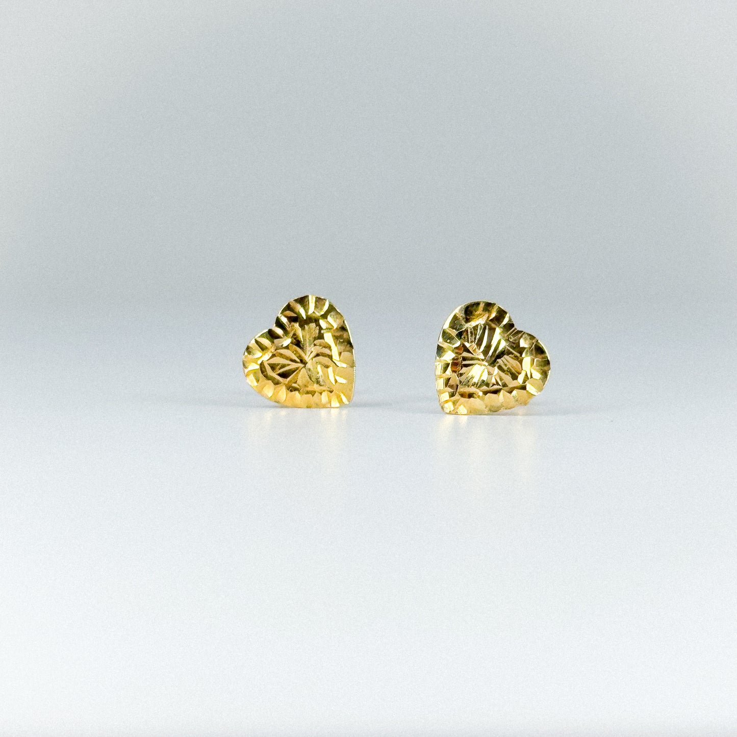 Aretes corazón facetado