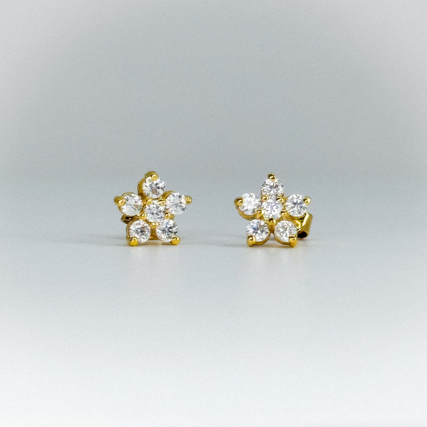 aretes rosetas clásicas