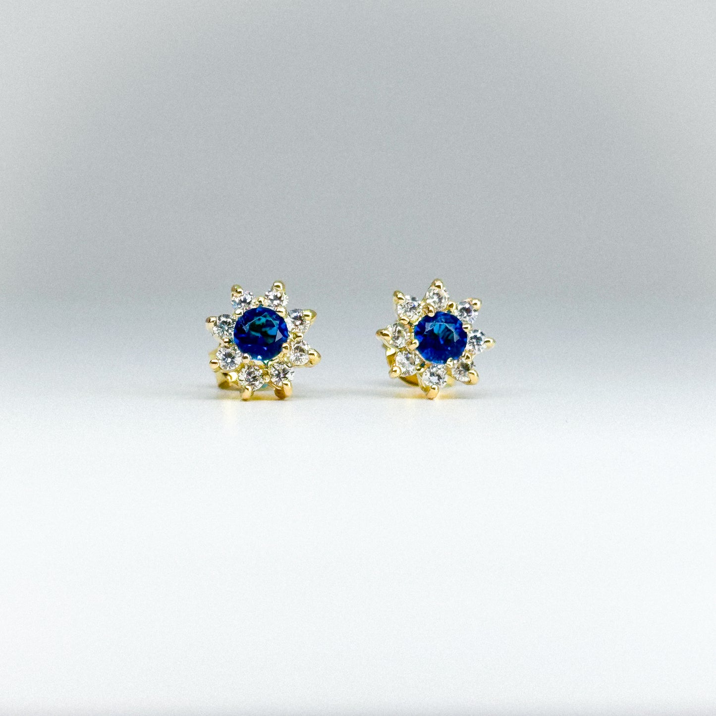 ✨ Aretes Roseta con piedras naturales en oro 18k ✨