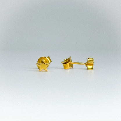 Aretes estrella en oro 18k