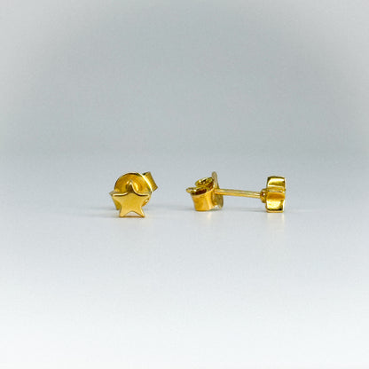 Aretes estrella en oro 18k