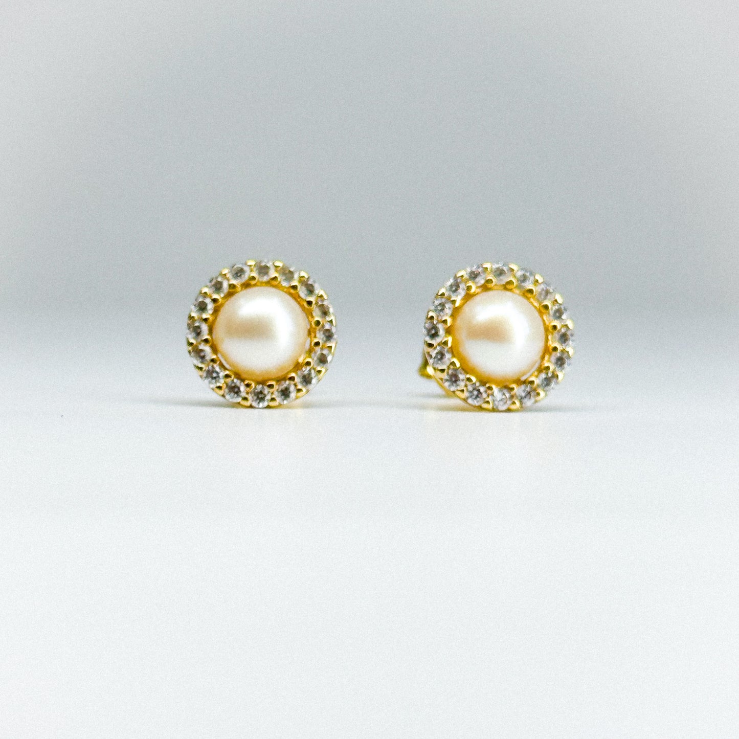 Aretes perla circular con cristales