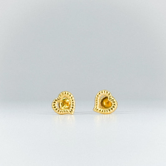 Aretes tipo topito corazón calado