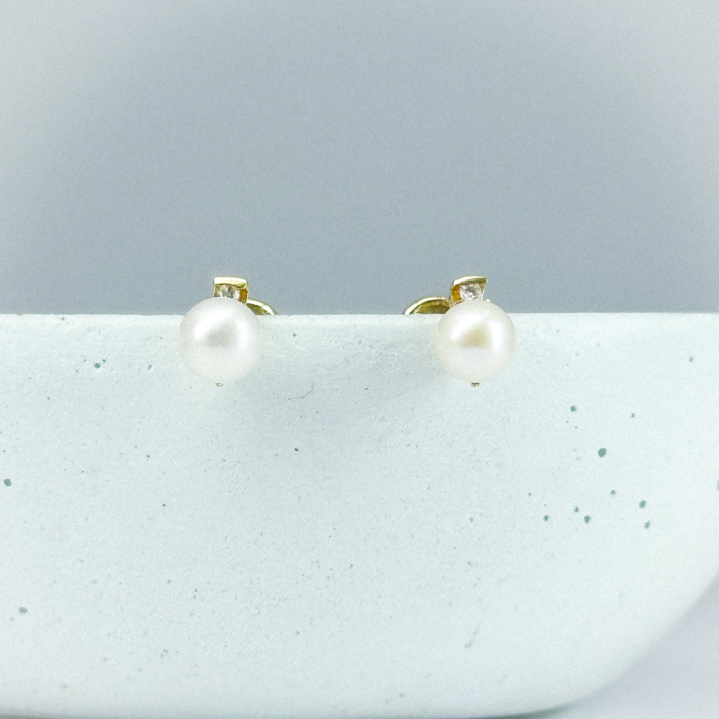 Aretes Topito Perla y Diamante en oro 18k