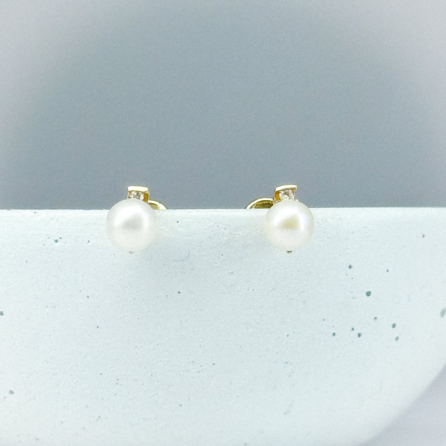 Aretes Topito Perla y Diamante en oro 18k