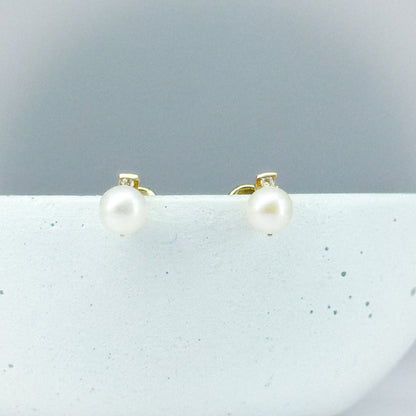 Aretes Topito Perla y Diamante en oro 18k