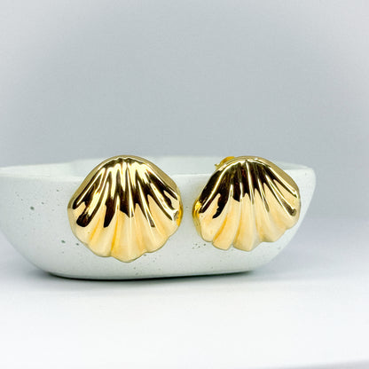 Aretes concha de oro 18k