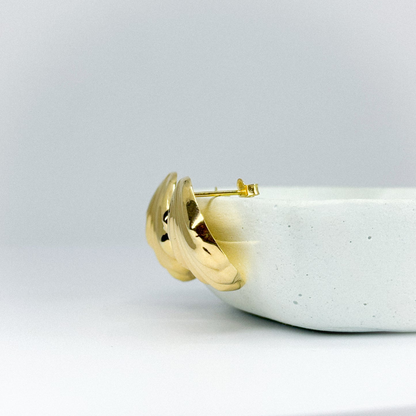 Aretes concha de oro 18k