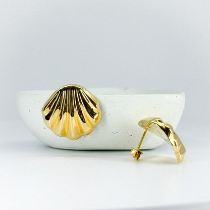 Aretes concha de oro 18k