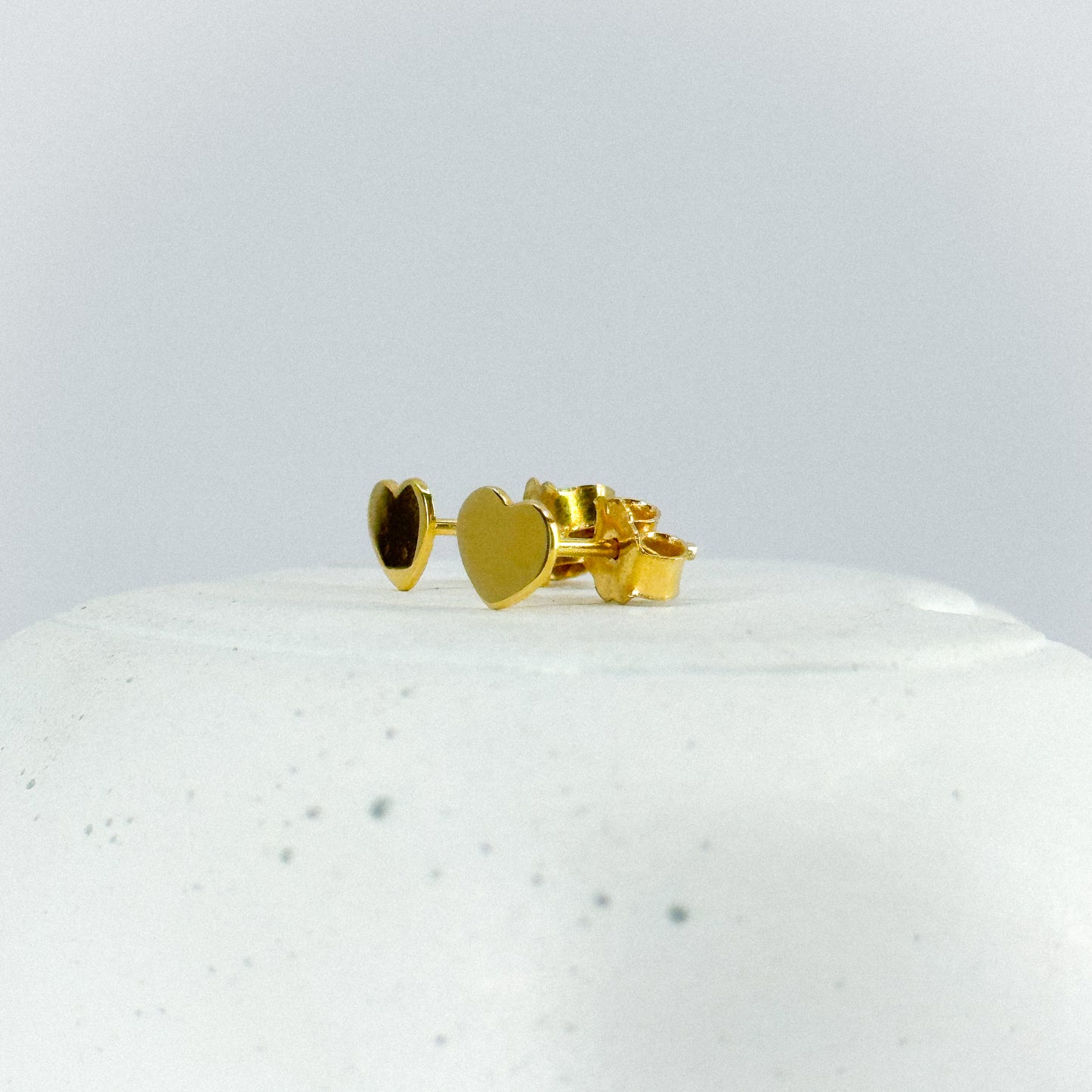 Aretes corazón placa