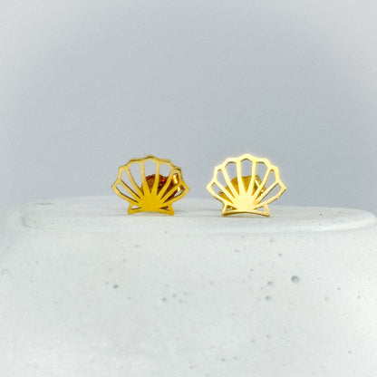 Aretes conchita de mar en oro 18k
