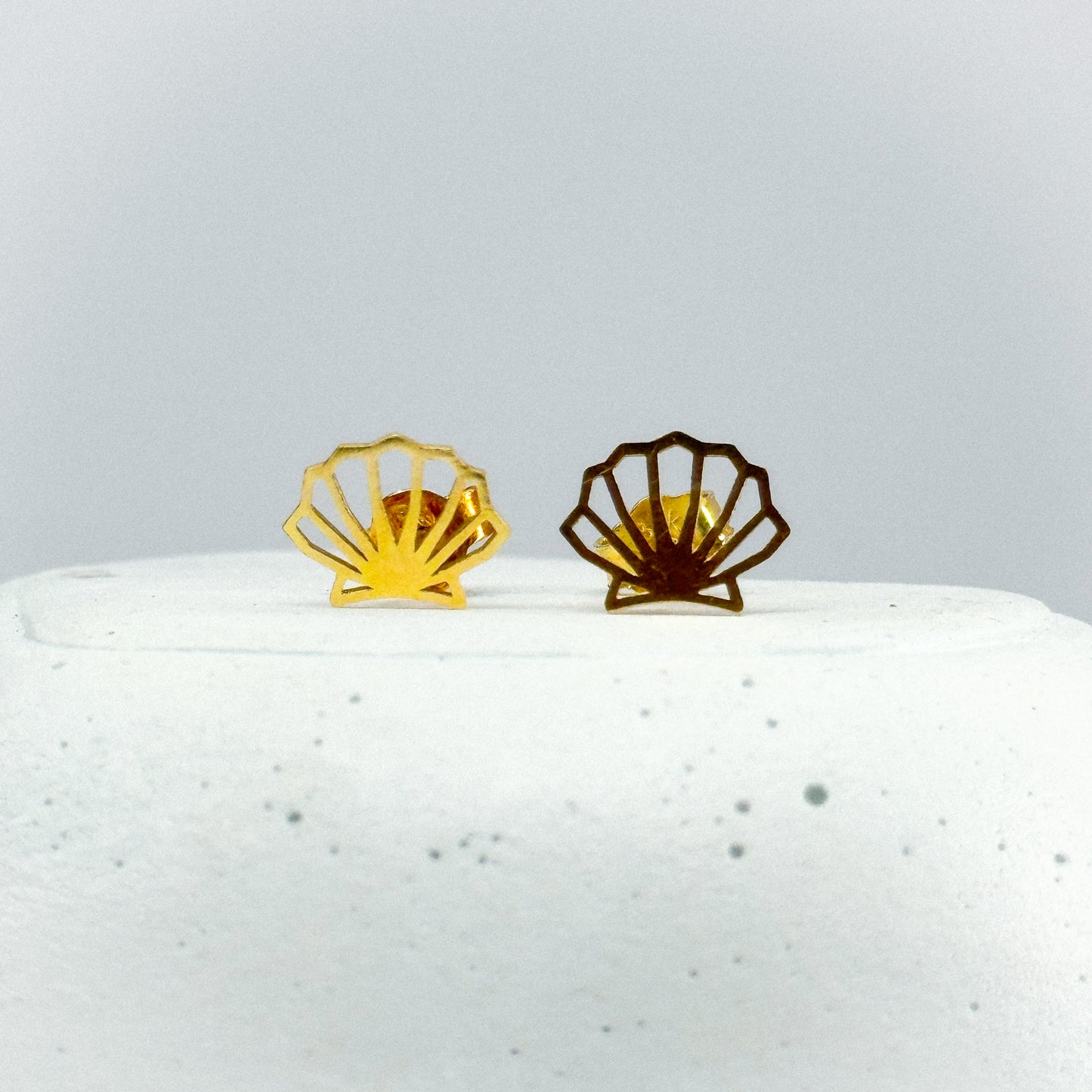Aretes conchita de mar en oro 18k