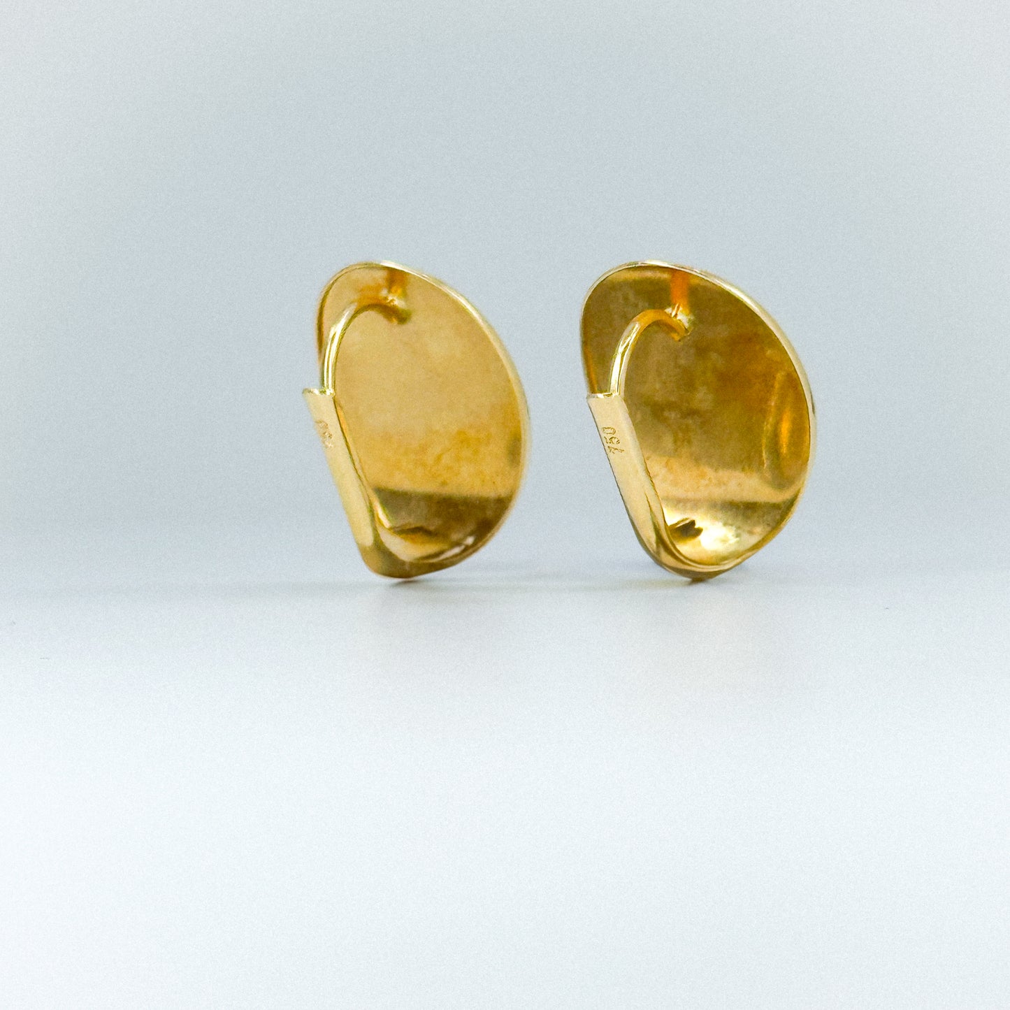 Aretes Cúpula Dorada 18k