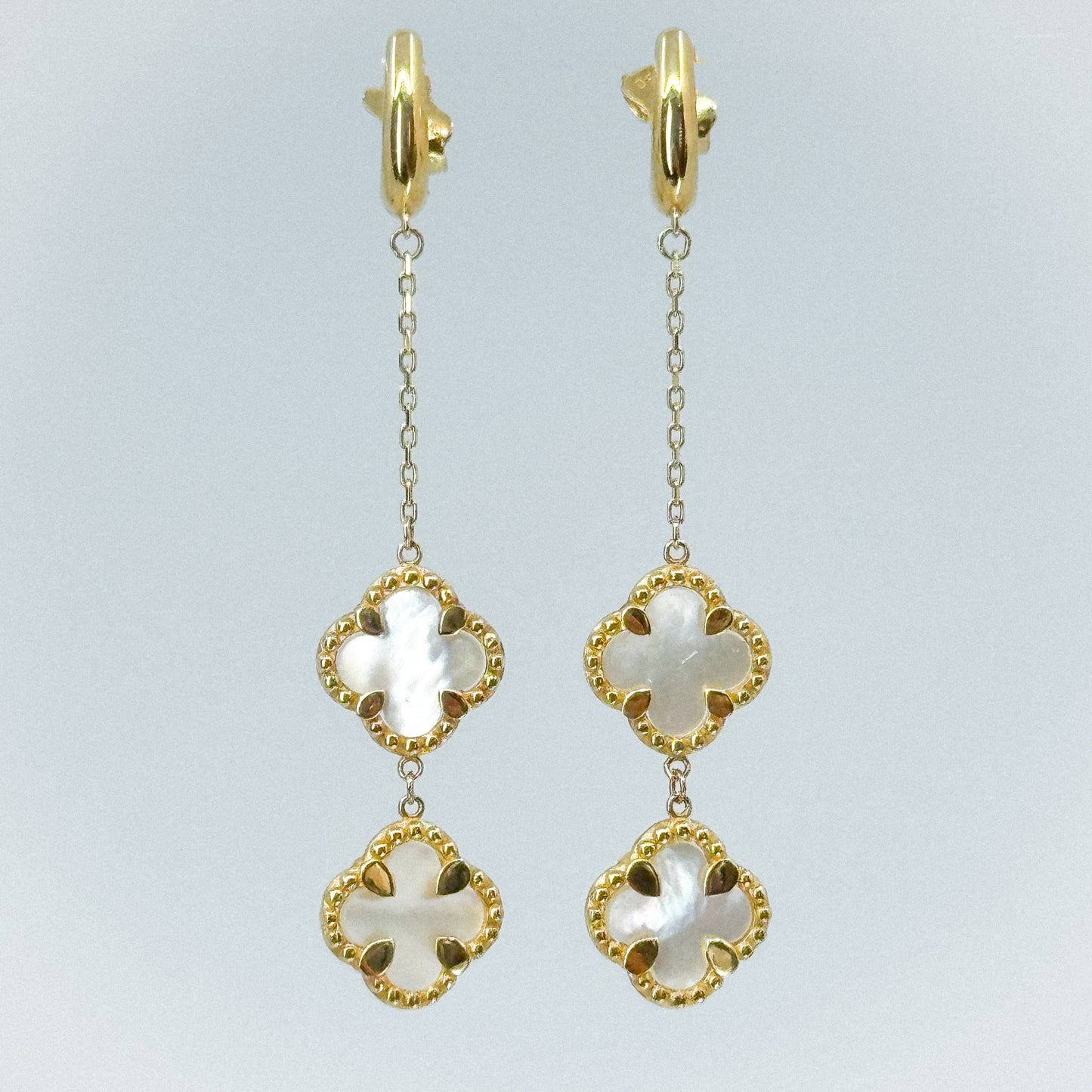 Aretes Trébol Doble Nácar en Oro 18k