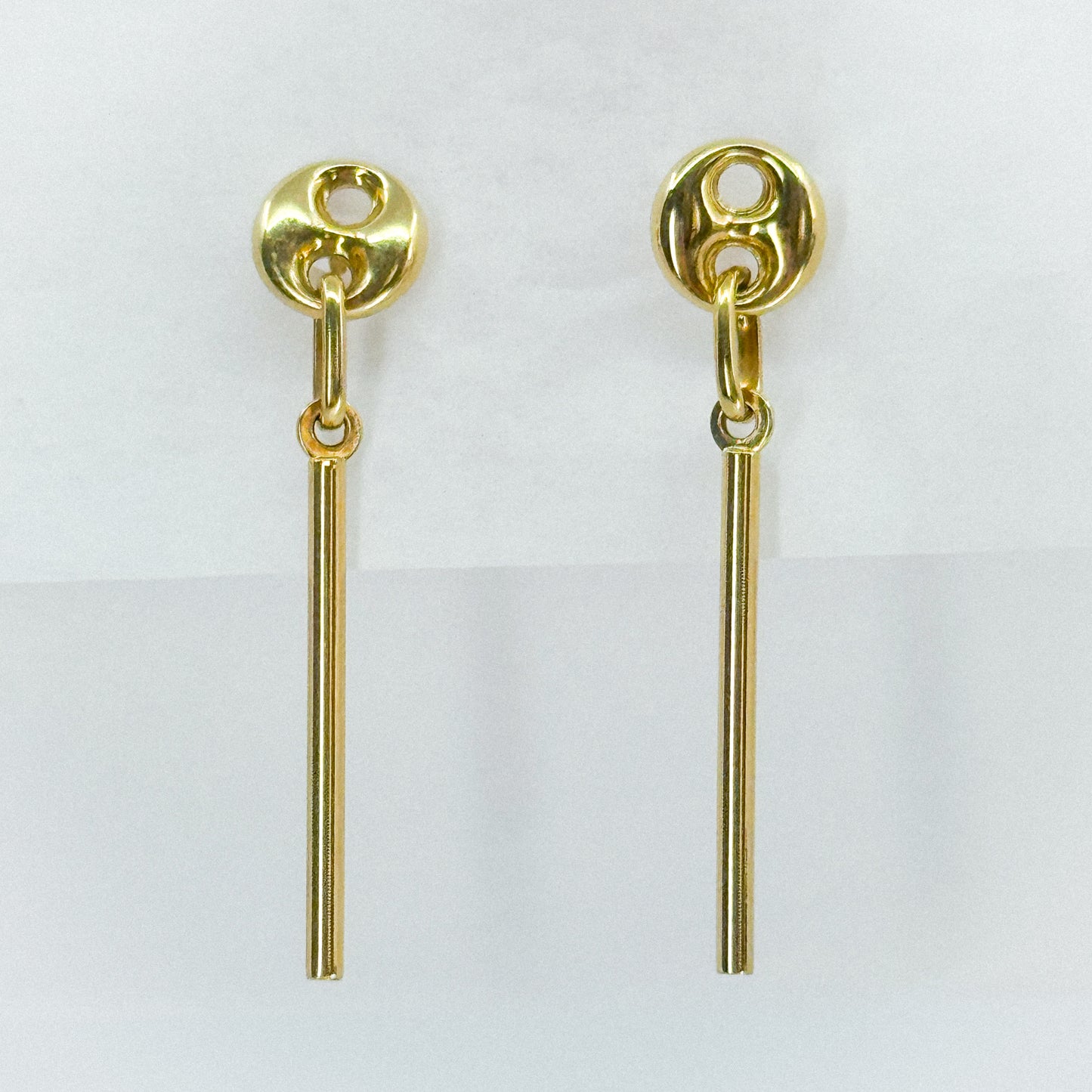Aretes Línea Dorada