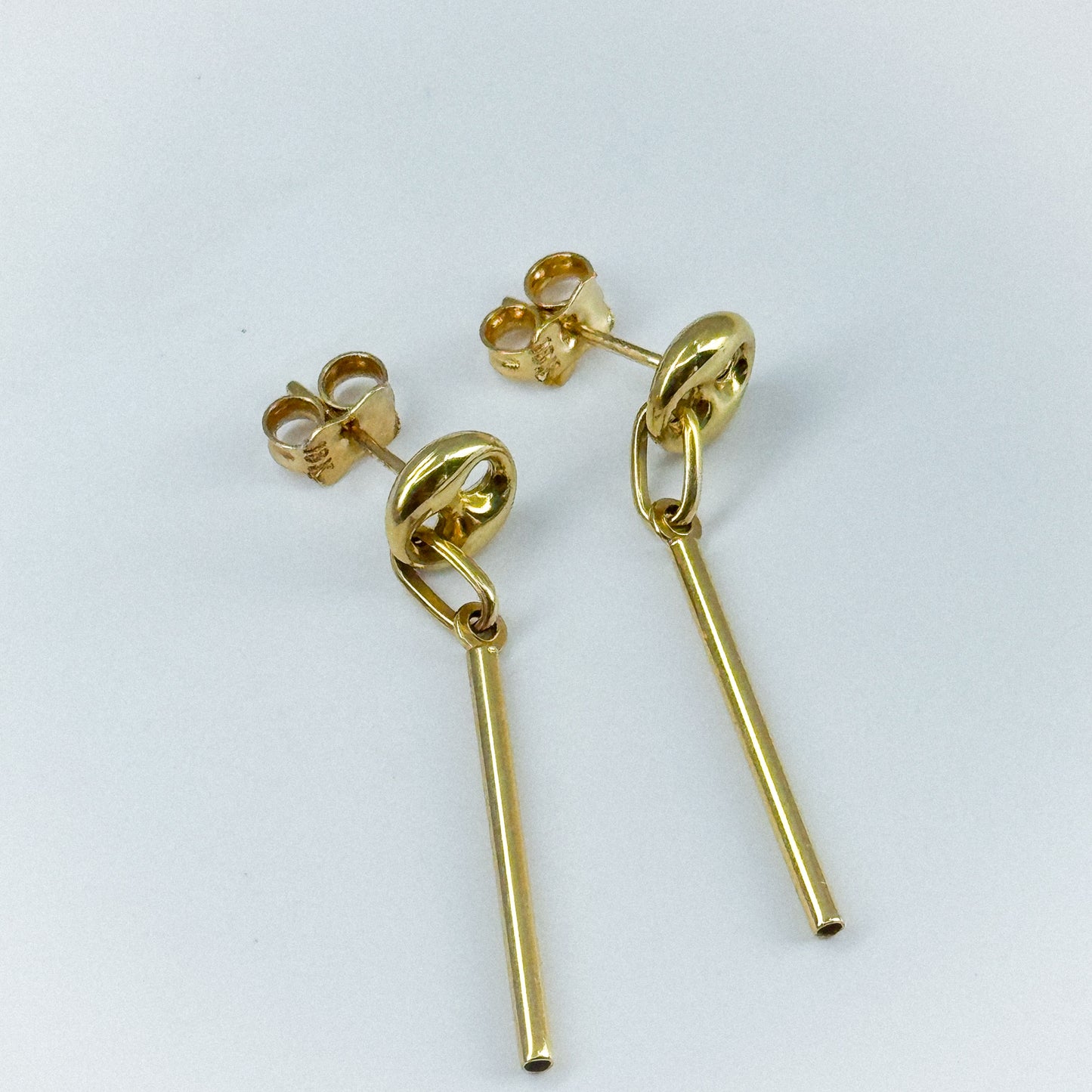 Aretes Línea Dorada