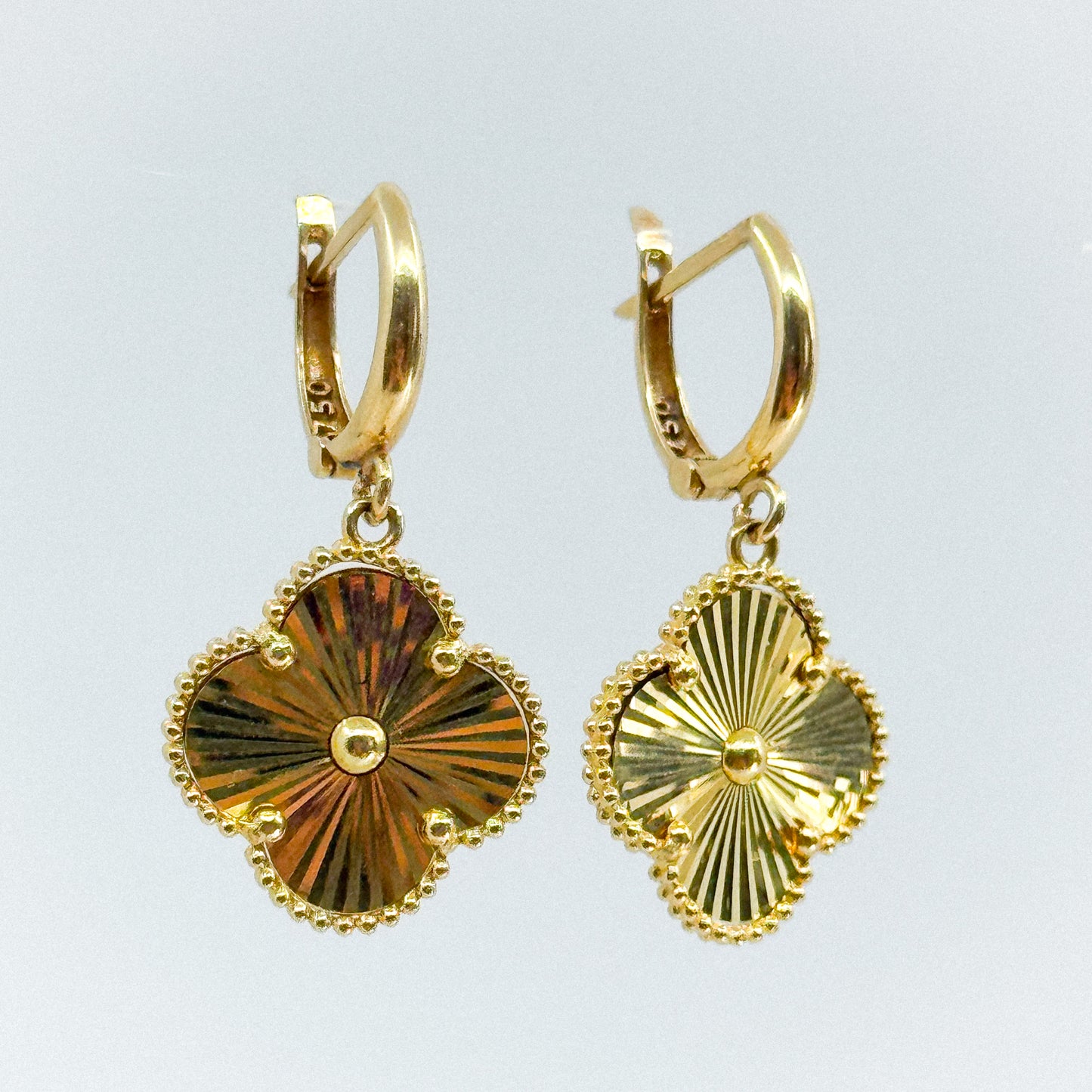 Aretes Trébol Radiante en Oro 18k