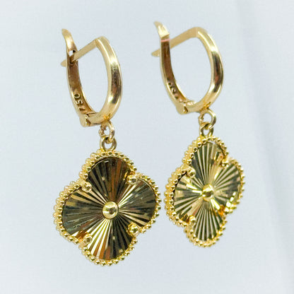 Aretes Trébol Radiante en Oro 18k