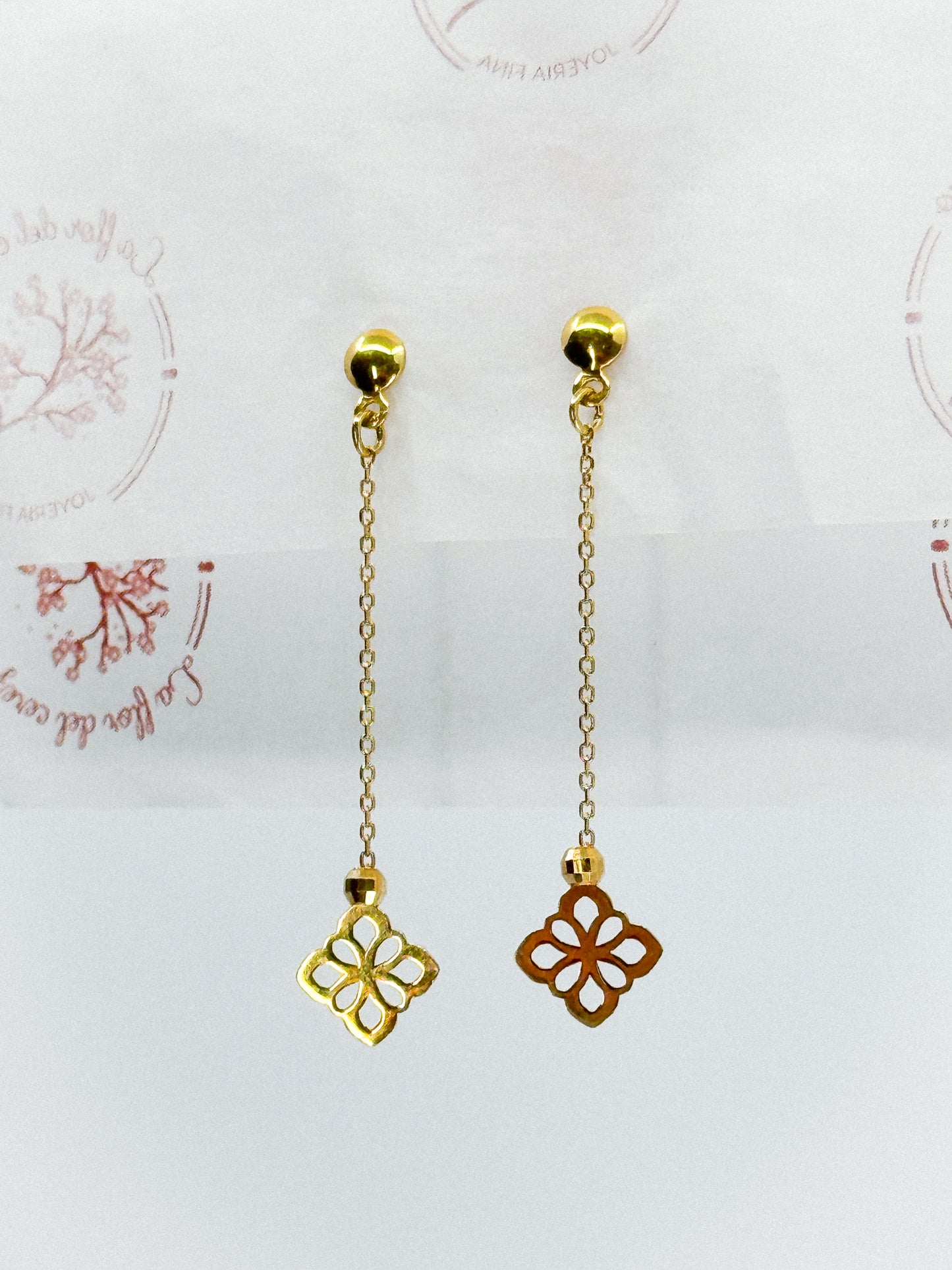 Aretes Flor Suspendida en Oro 18k