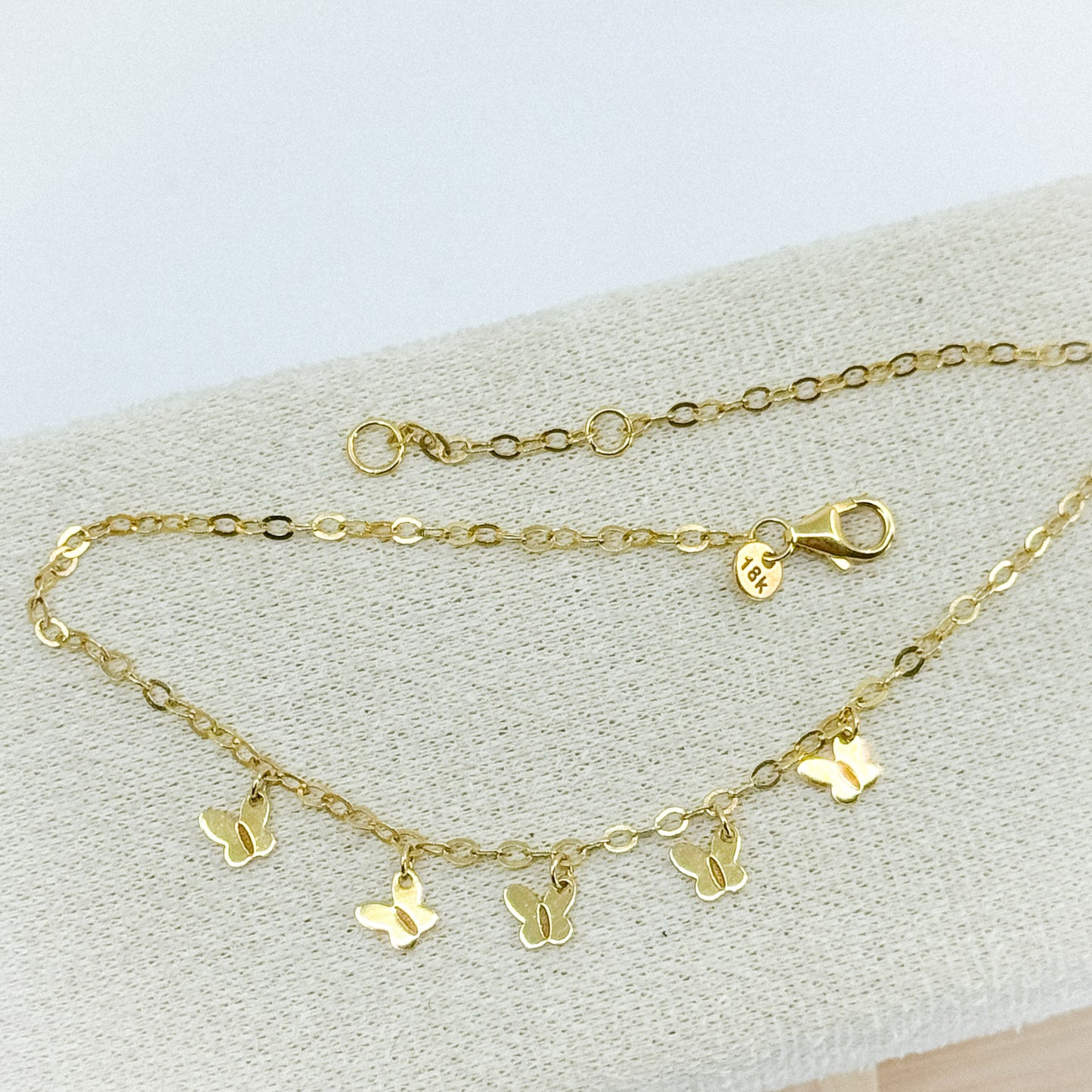 ✨ Tobillera “Vuelo Dorado”