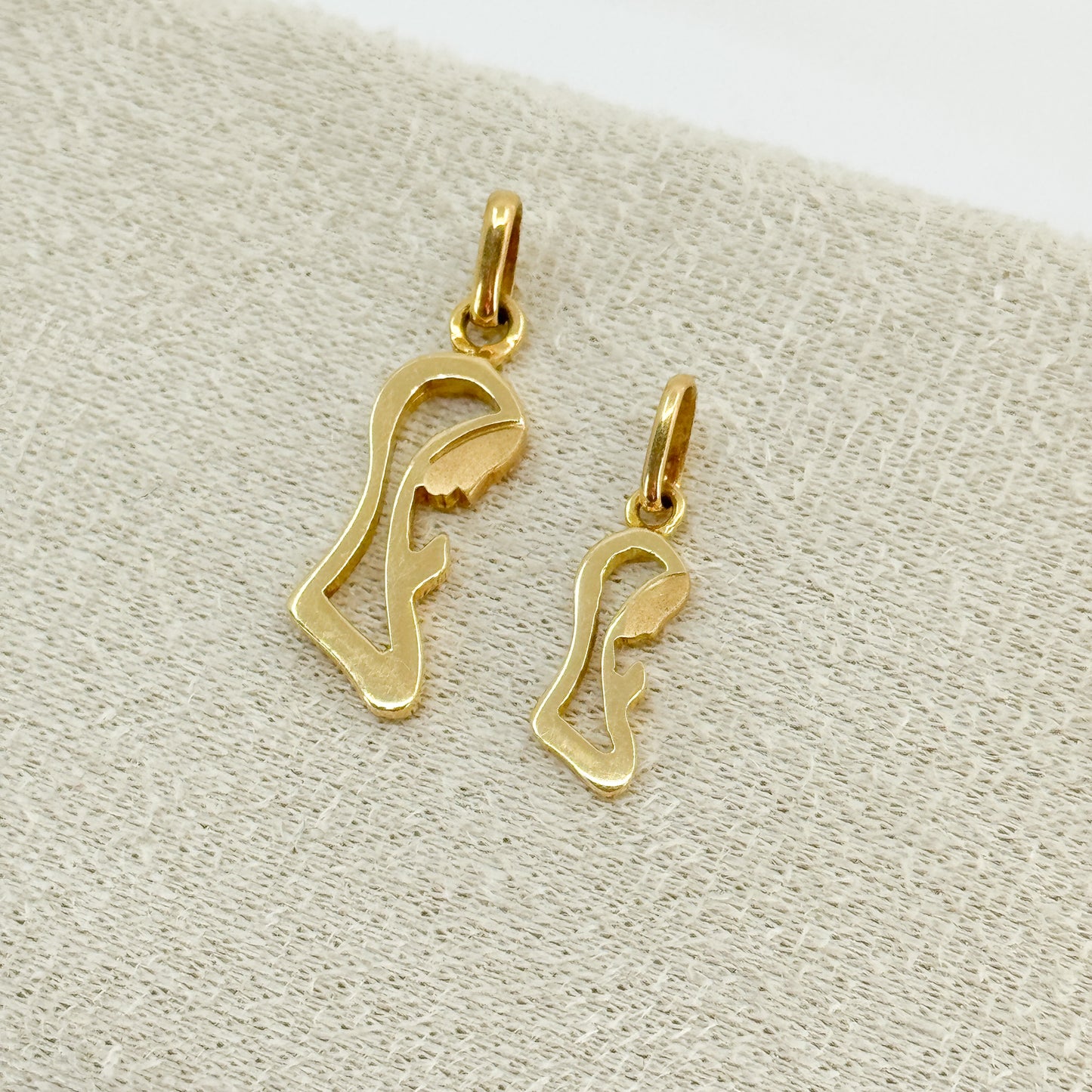 Dije Virgen Madonna Silueta – Oro 18k