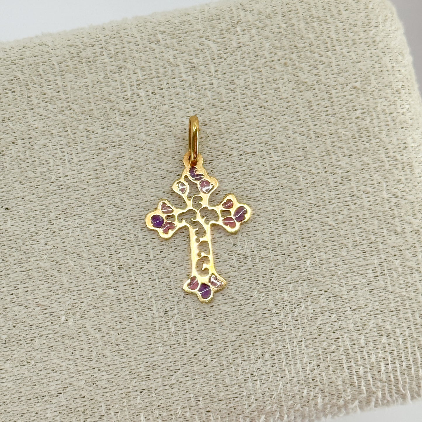 Dije Cruz Aura Floral – Oro 18k