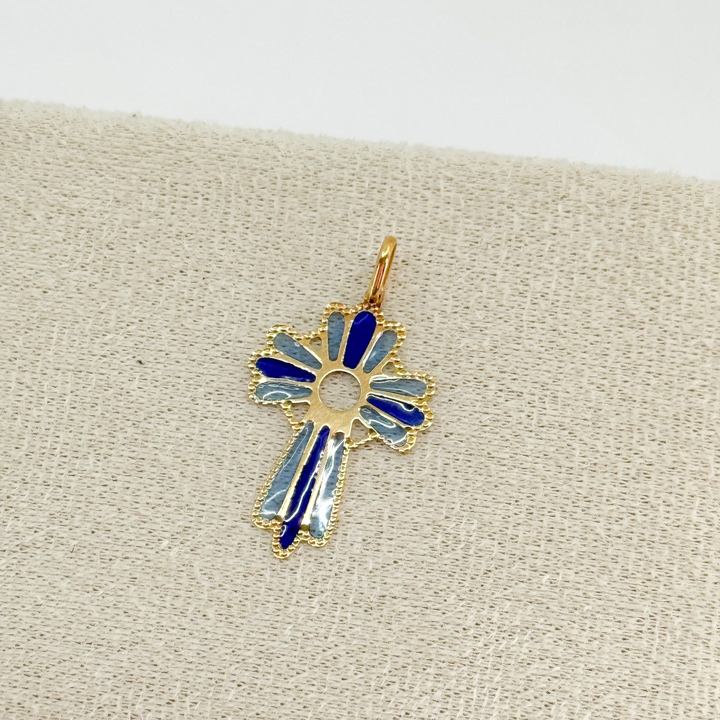 Dije Cruz Cielo Radiante – Oro 18k