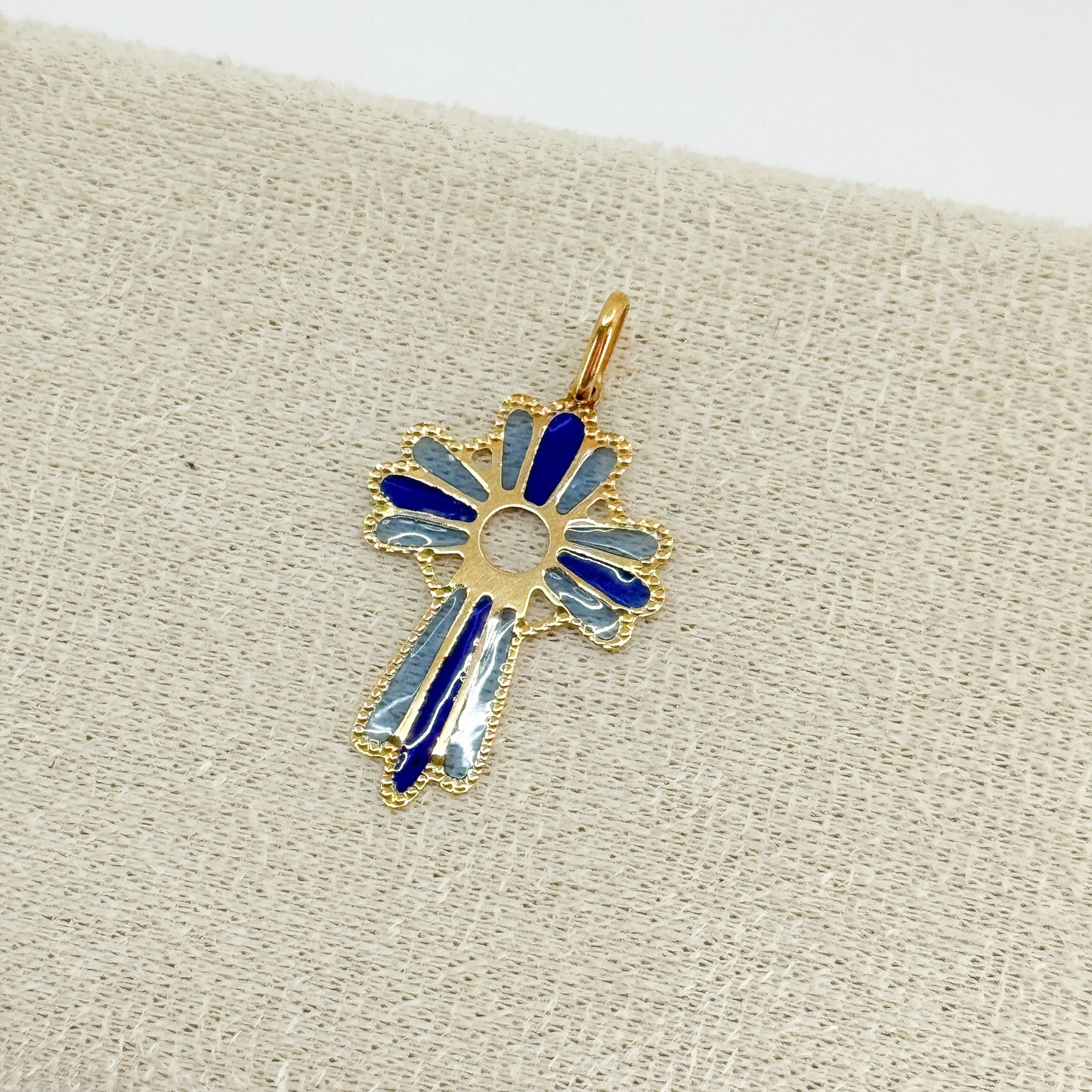 Dije Cruz Cielo Radiante – Oro 18k