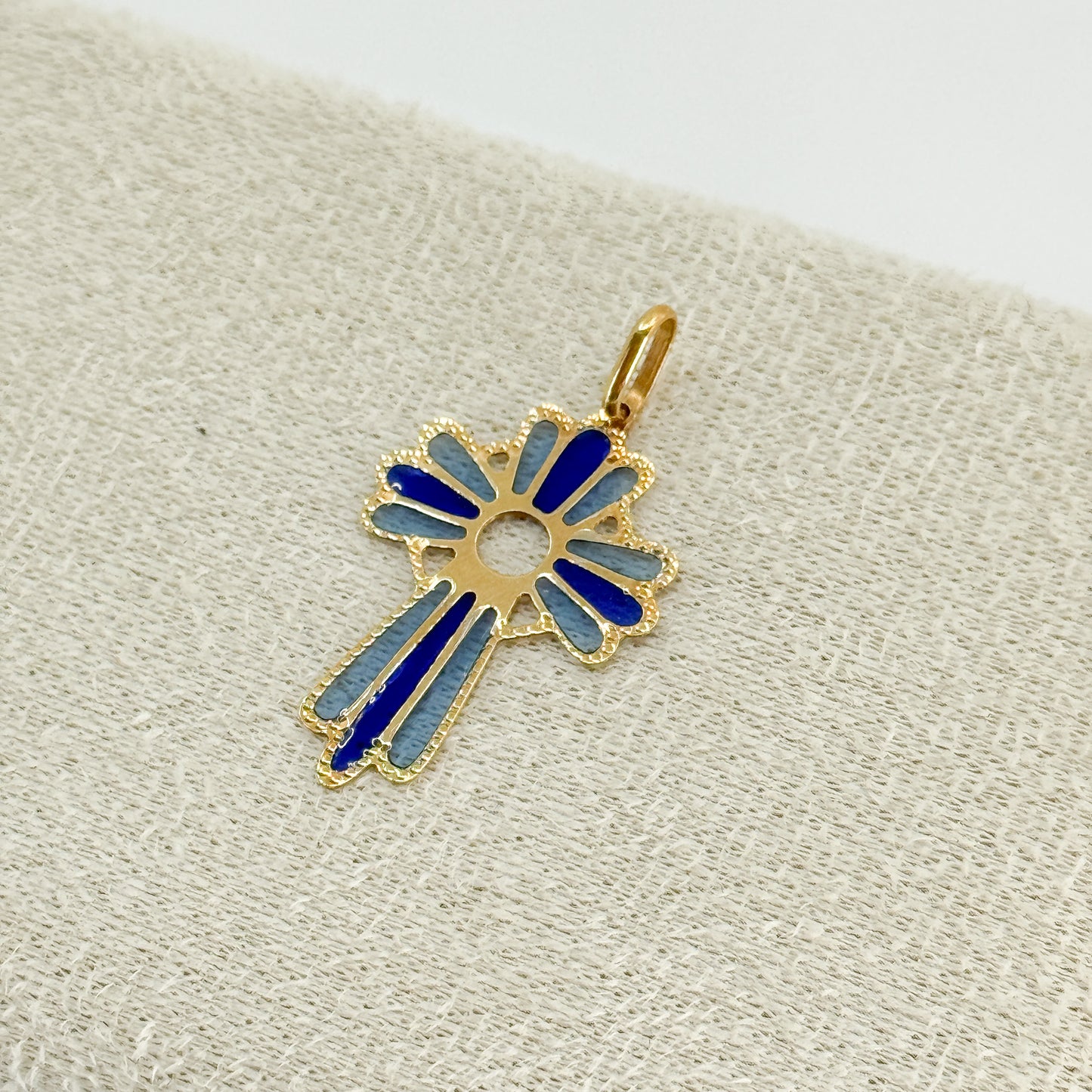 Dije Cruz Cielo Radiante – Oro 18k