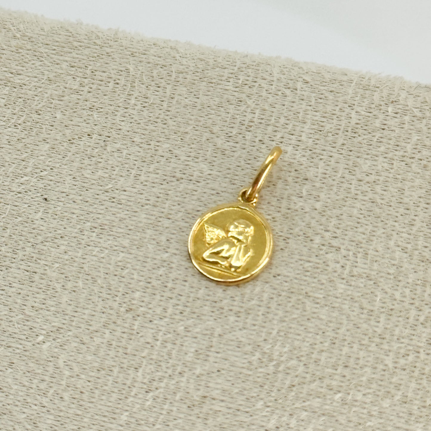 Dije Ángel Pensador – Oro 18k