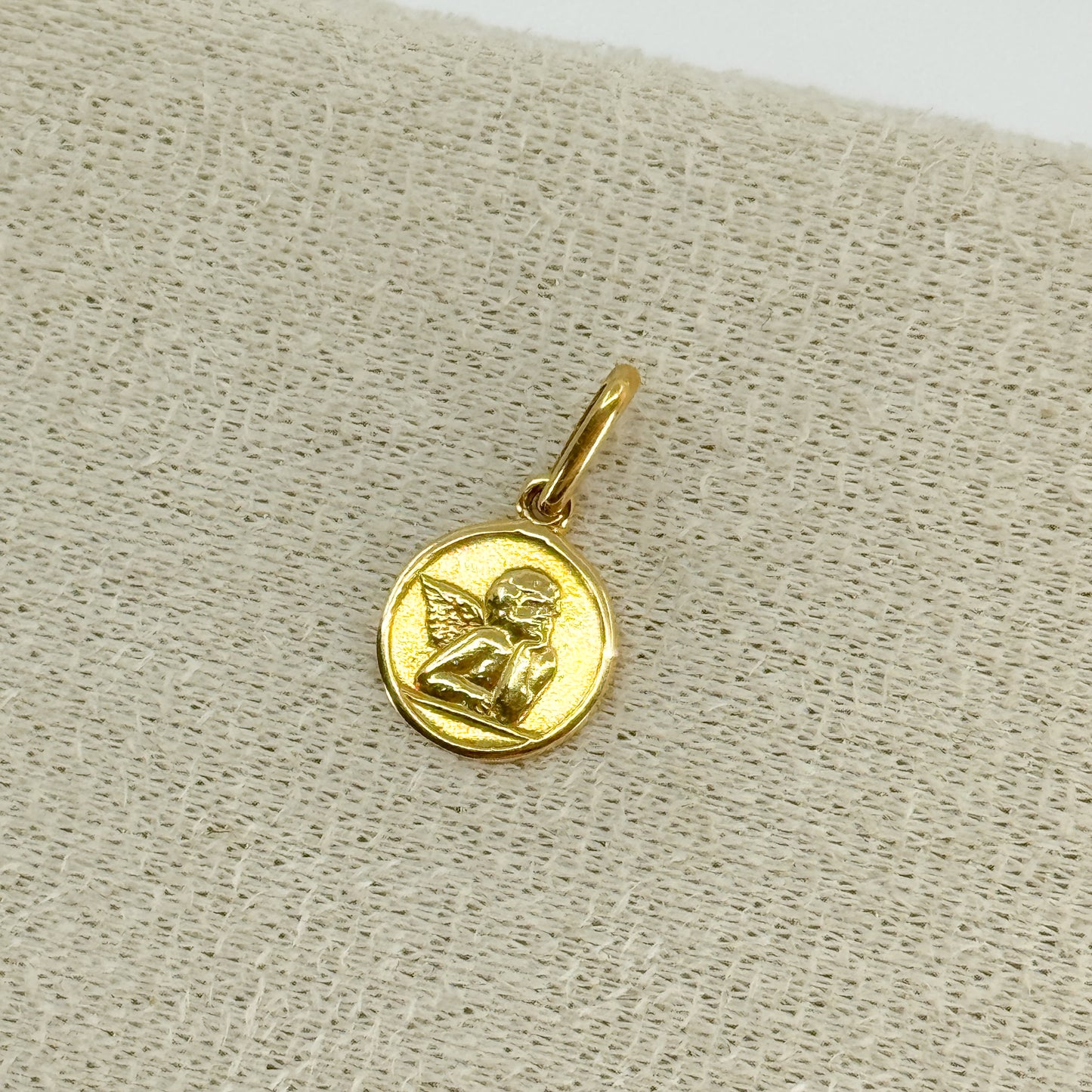 Dije Ángel Pensador – Oro 18k