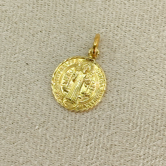Dije Medalla San Benito Clásica – Oro 18k