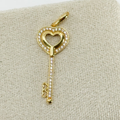 Dije Llave Corazón Brillante – Oro 18k