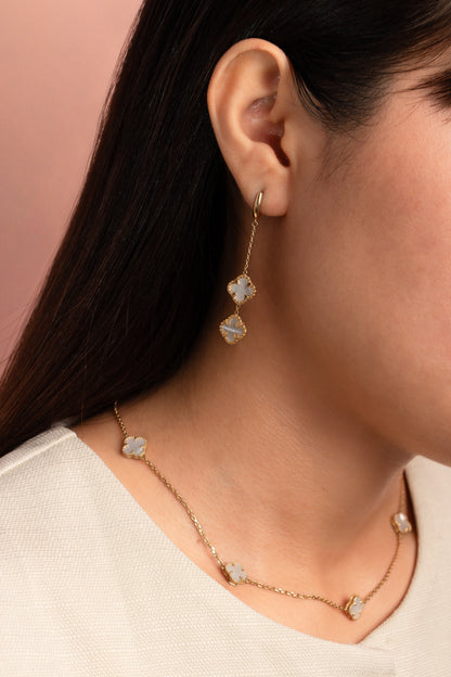 Aretes Trébol Doble Nácar en Oro 18k