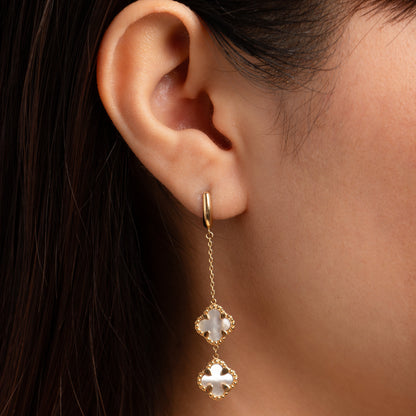Aretes Trébol Doble Nácar en Oro 18k